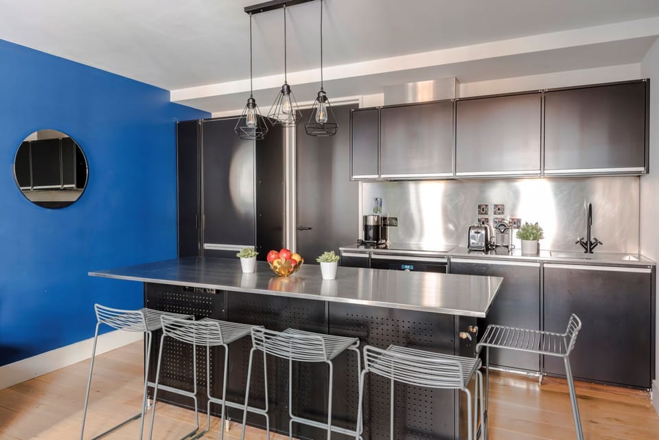 Dining Area & Kitchen