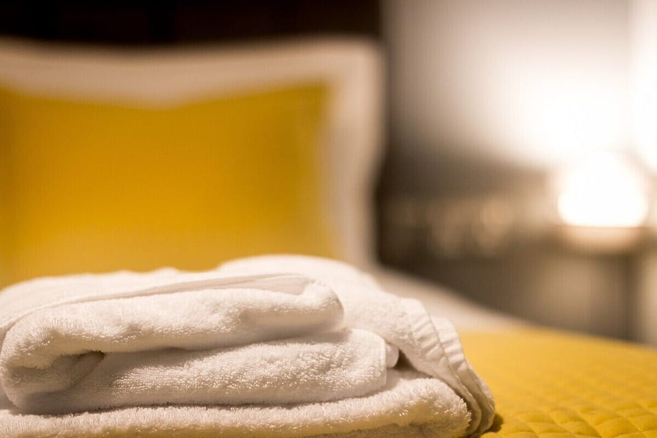 ''Lovely place, gorgeous interior! Beds were so comfy and we had everything we needed for us and my little girl. Would highly recommend and we will definitely be returning!''

Emily 2020