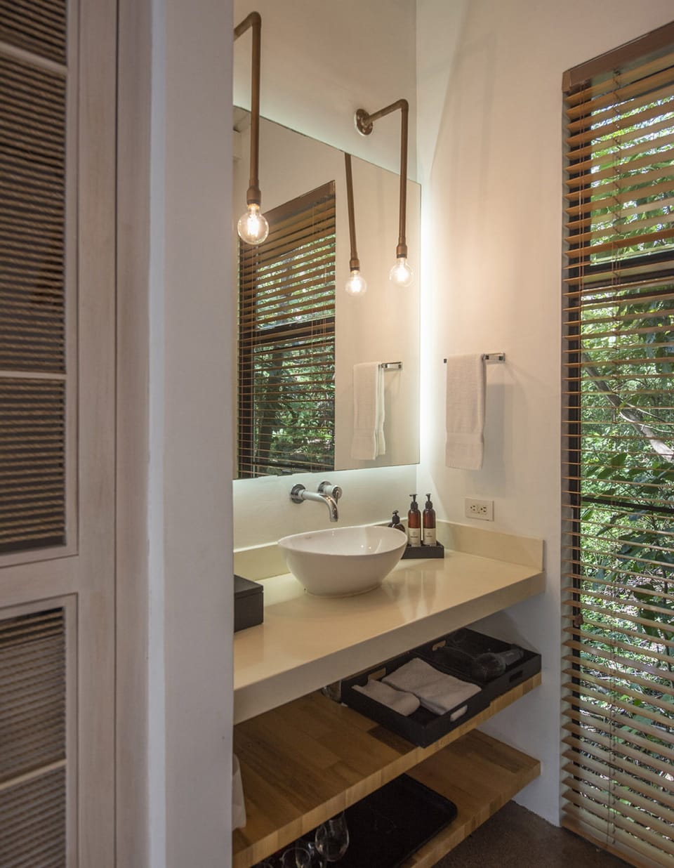 East Bungalow | Bathroom | Shower, eco-friendly toiletries, hair dryer, towels