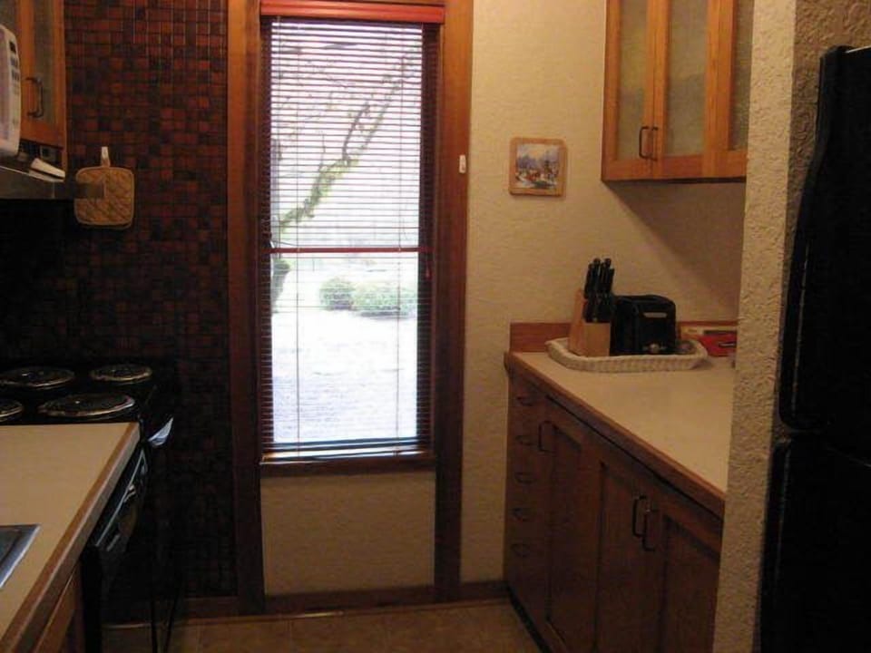 Kitchen - Full kitchen that includes Dishwasher, Oven, Microwave, Refrigerator and much more.