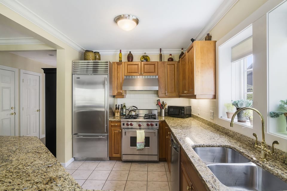 Beautiful kitchen with SubZero fridge