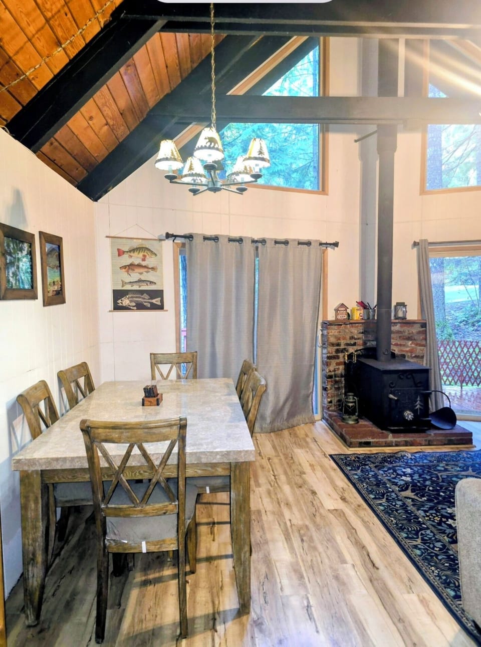 Spacious dining room table. Great fsr enjoying meals or a night of games.
