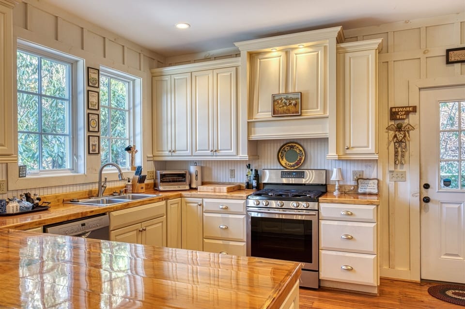 Kitchen, Main Level