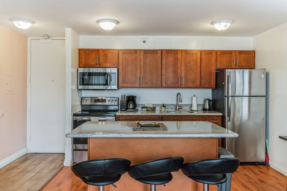 Condo, 1 Bedroom | Private kitchen | Fridge, microwave, oven, coffee/tea maker