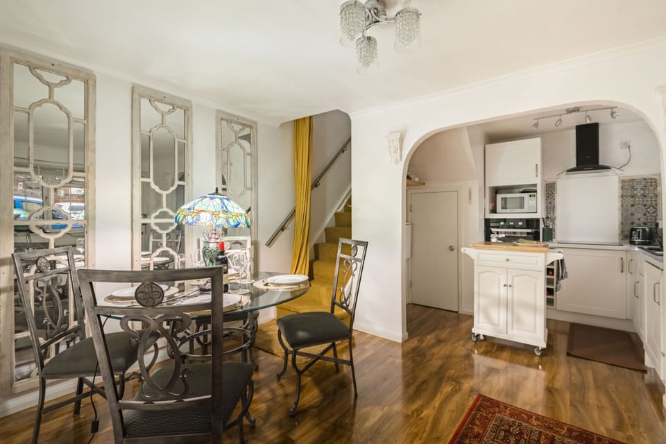House (1 Bedroom) | In-room dining