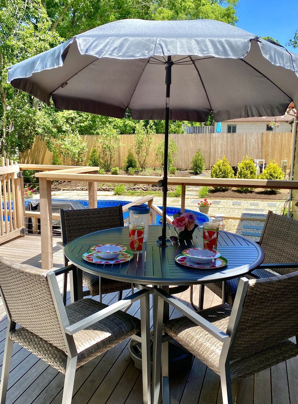 Have a sunny brunch on the gated deck, bbq later, stay cozy with the deck heater