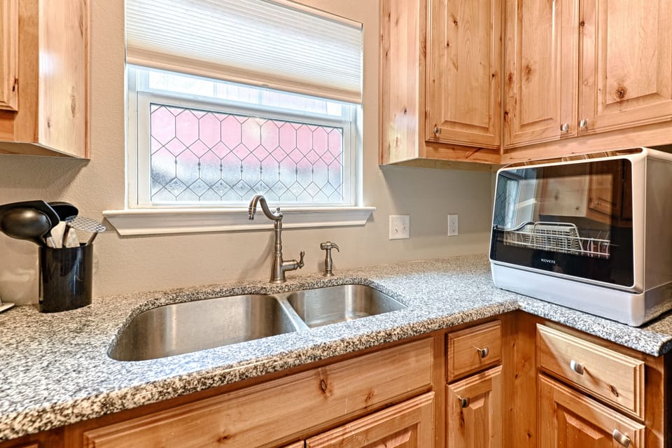 Countertop dishwasher for 4 place settings