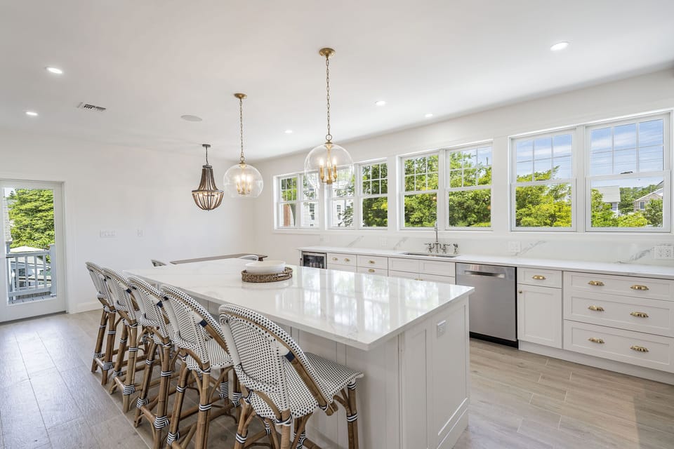 Large eat in kitchen with island and breakfast nook