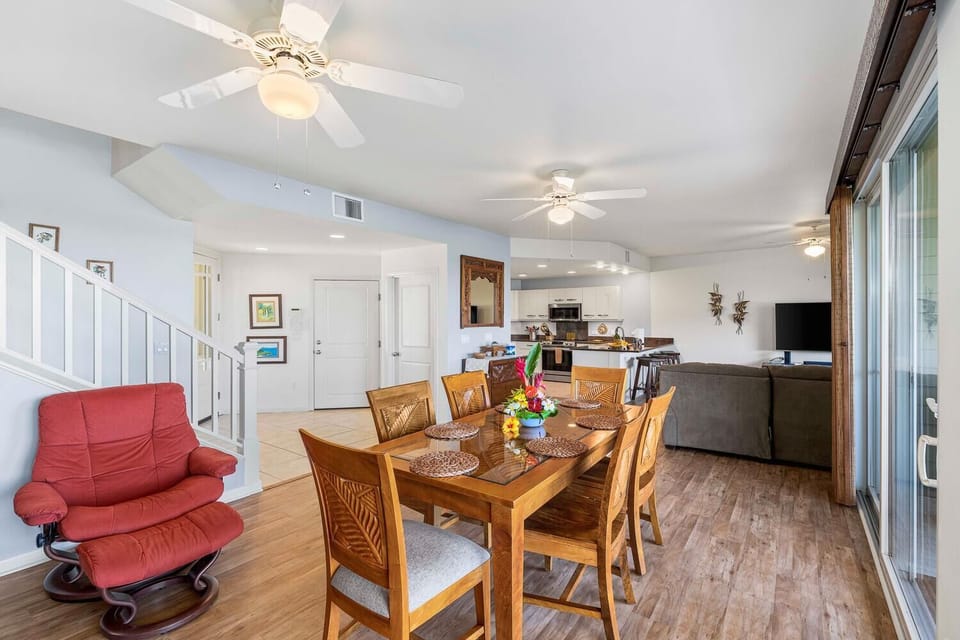 Spacious/Open concept living, ceiling fans