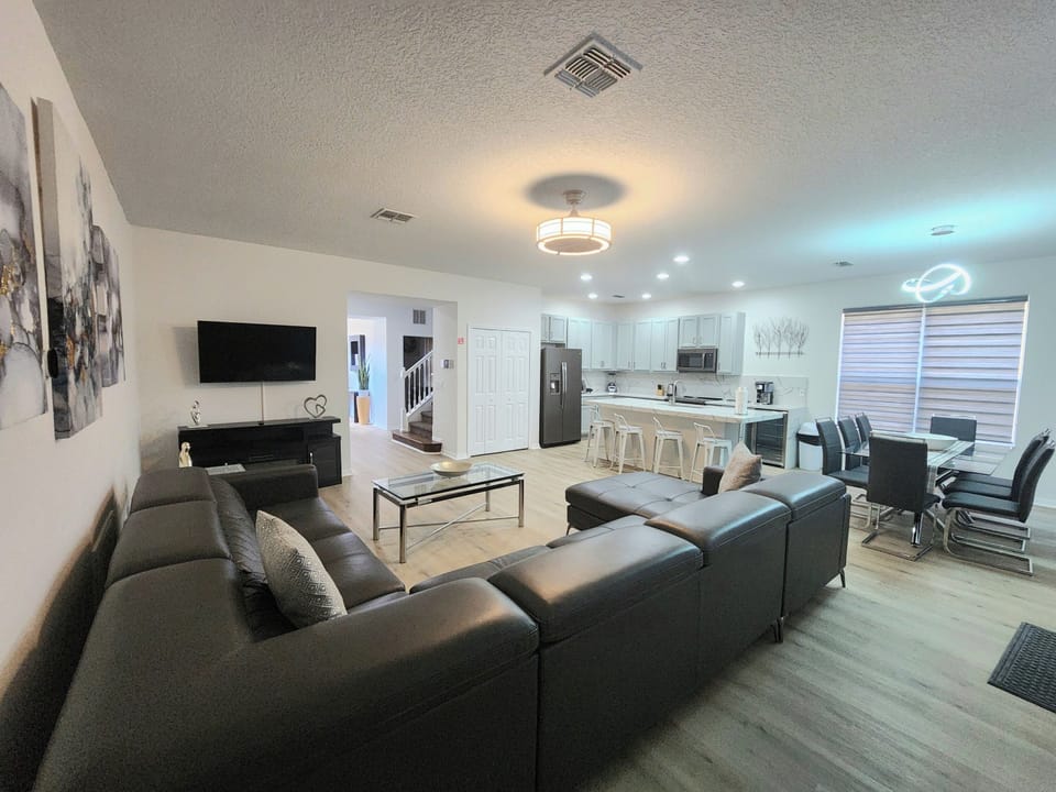 open living, dining area