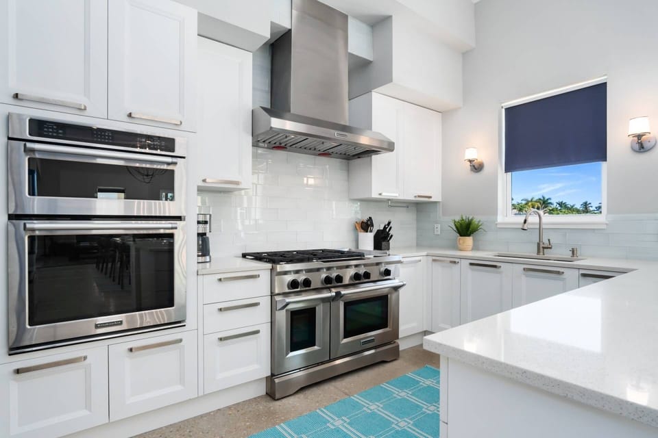 Truly a chef’s kitchen equipped for any cooking endeavor.