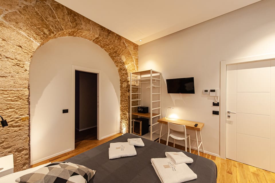 Deluxe Room | Premium bedding, down comforters, memory foam beds, minibar