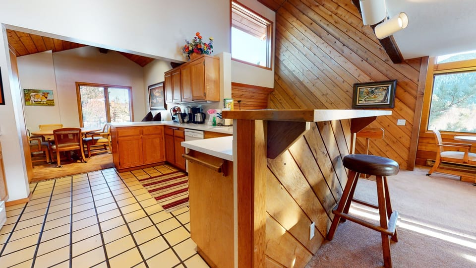 Condo, 3 Bedrooms | Private kitchen | Fridge, microwave, oven, dishwasher