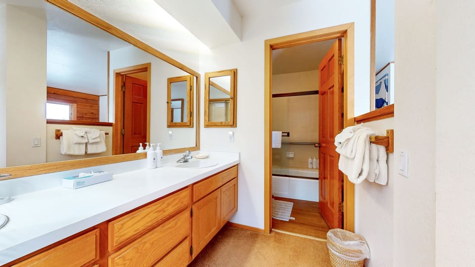 Snowcreek III 448 Pet-Friendly, Spacious and Bright, Gorgeous Meadow Views by RedAwning Apartment in Mammoth Lakes