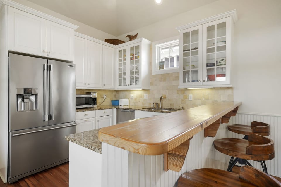 KITCHEN ALTERNATE VIEW WITH BARSTOOL SEATING