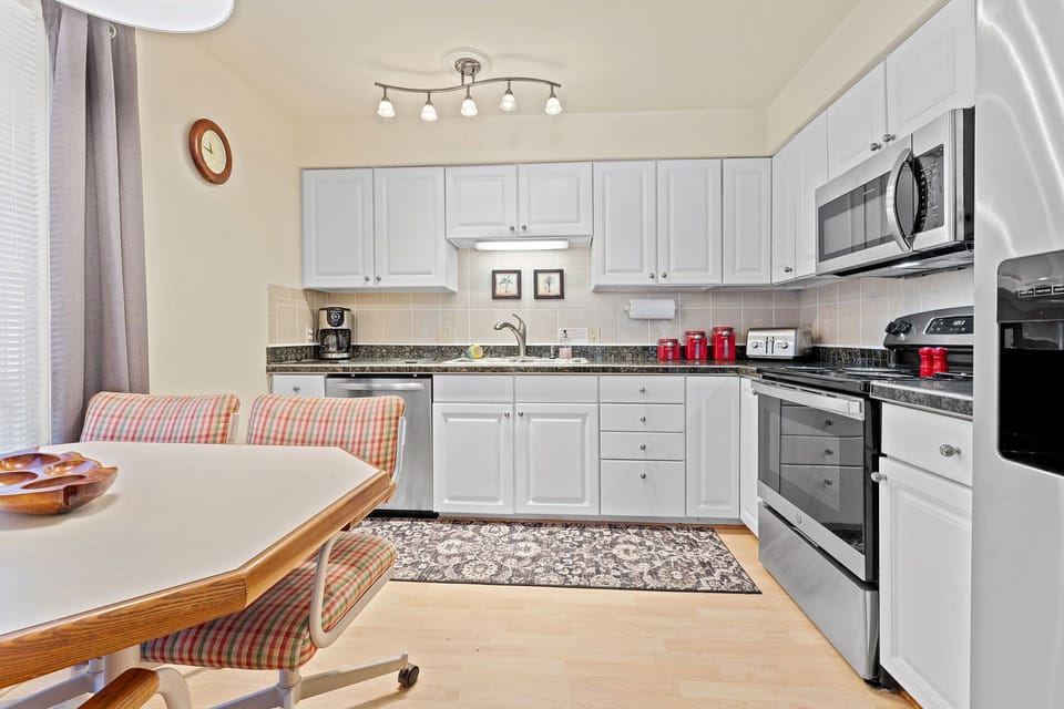 Eat-in kitchen.