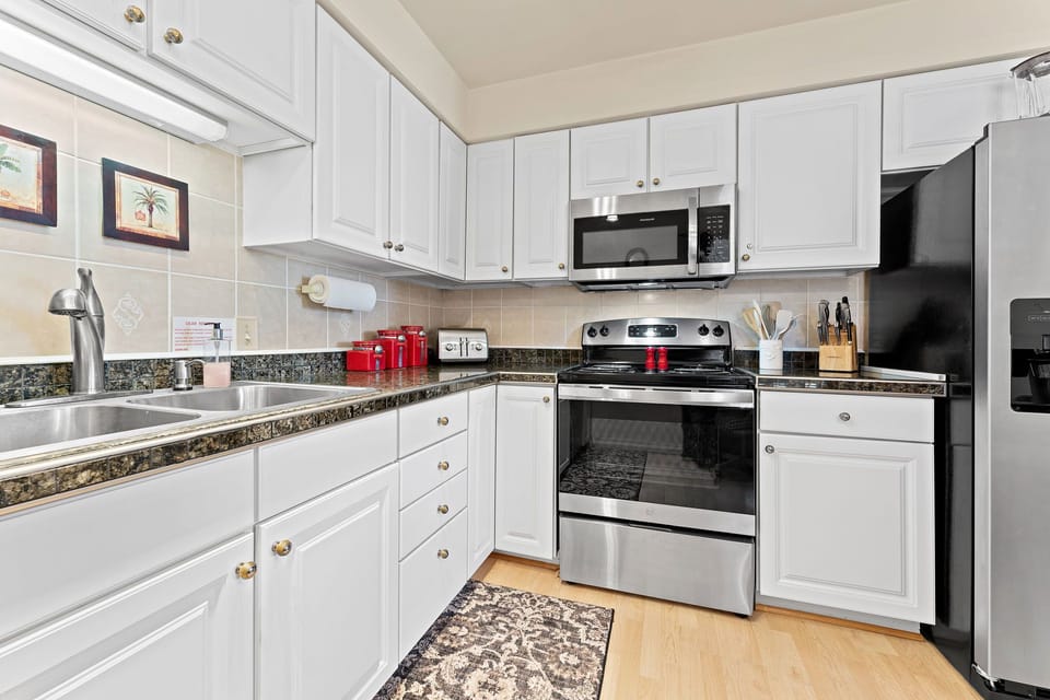 Fully equipped kitchen.