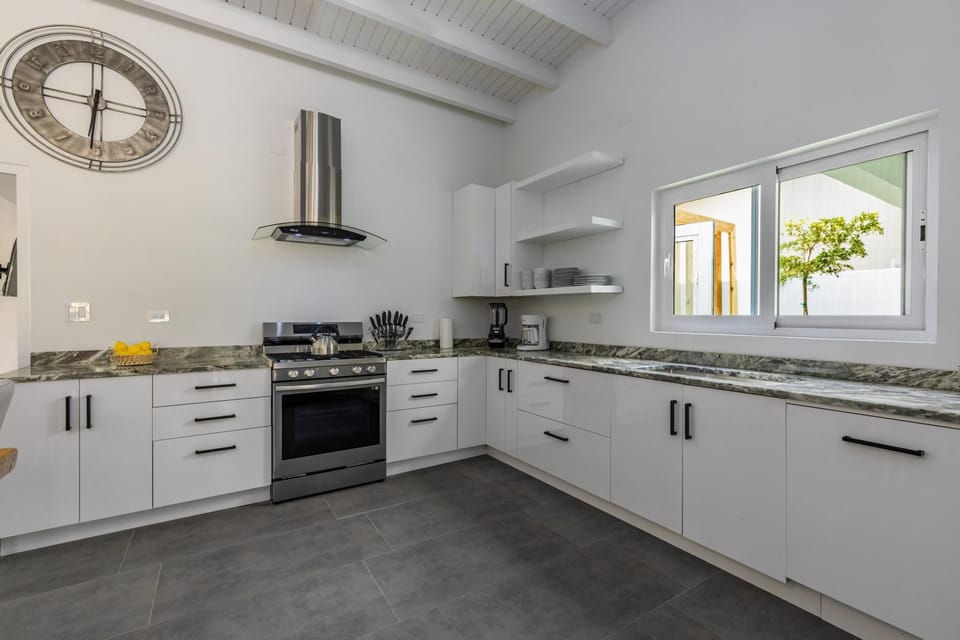 This is the ideal haven for all kitchen enthusiasts. There is a fully equipped kitchen where ideas can blossom.