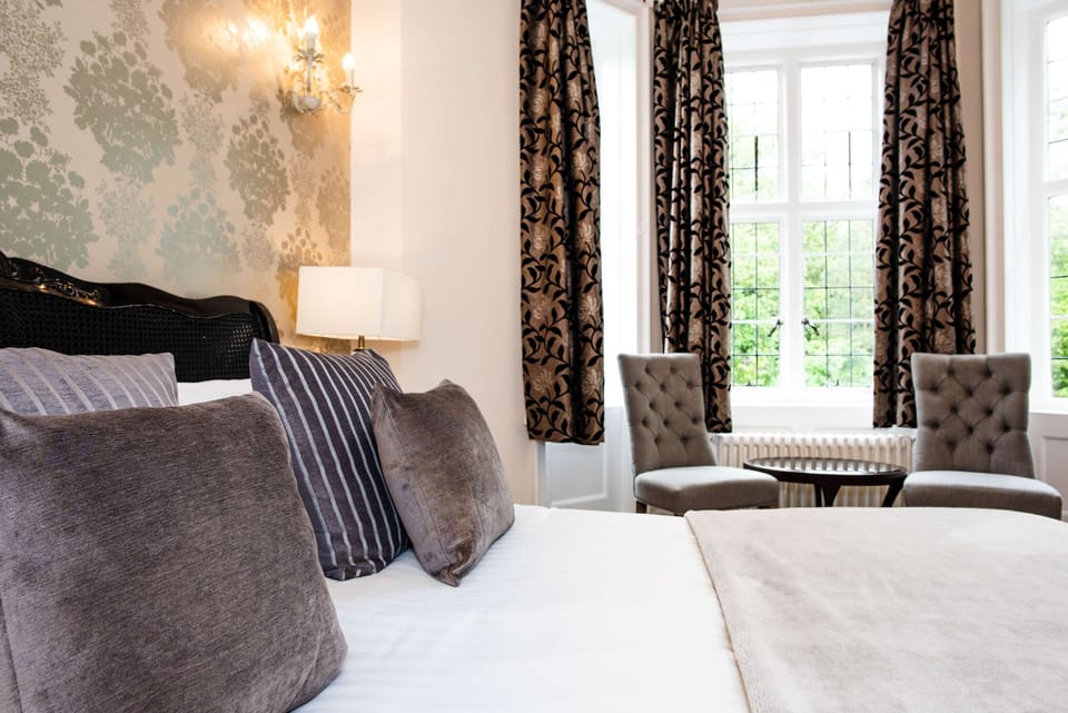 Executive Room, 1 Double Bed, Non Smoking | Desk, laptop workspace, iron/ironing board, free WiFi