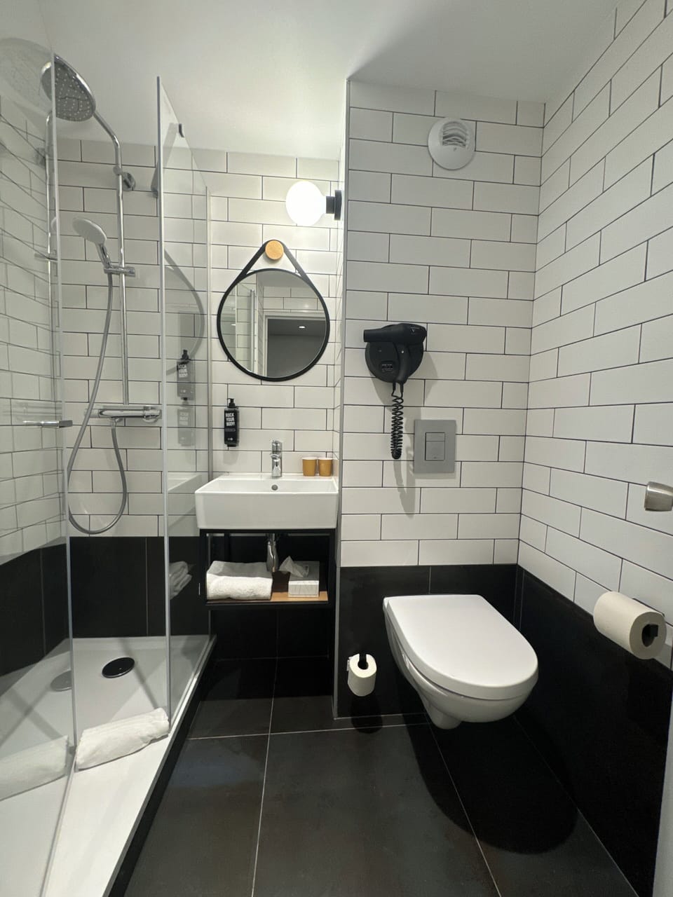 Standard Double Room, 1 Double Bed | Bathroom | Bathtub, eco-friendly toiletries, hair dryer, towels