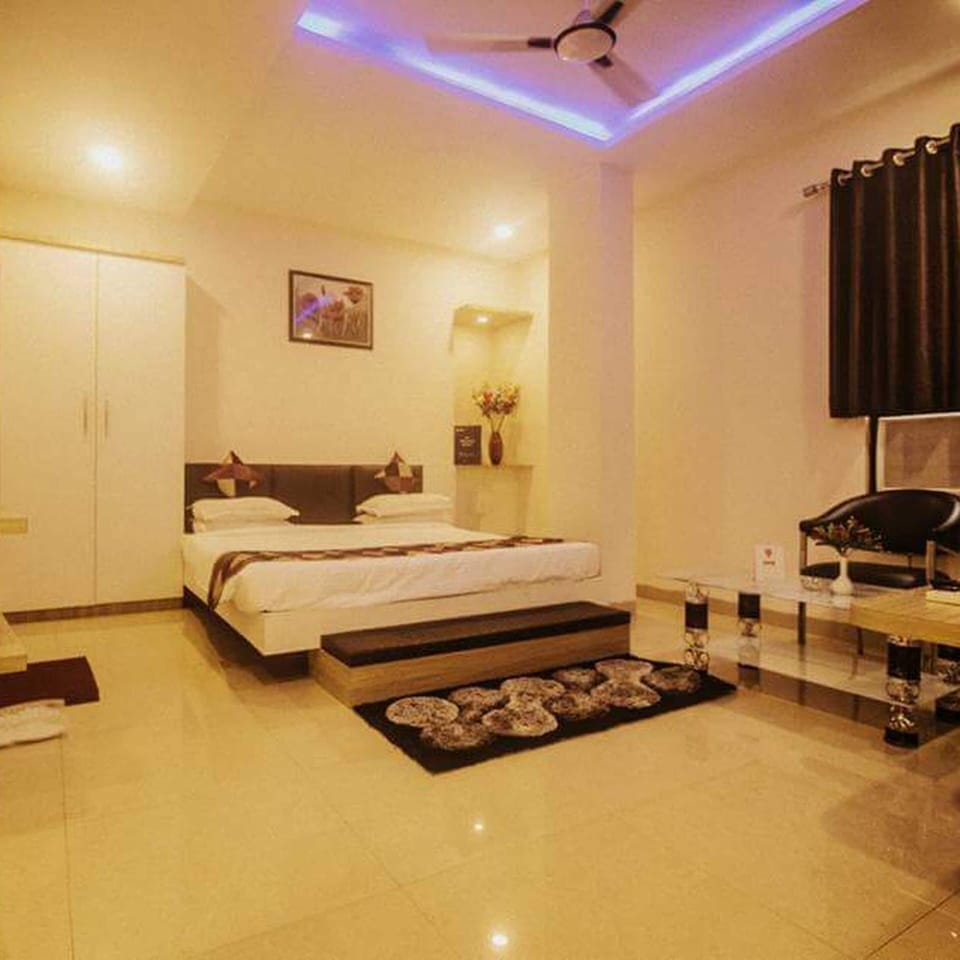 Family Suite (AC) | In-room safe, soundproofing, free WiFi, bed sheets
