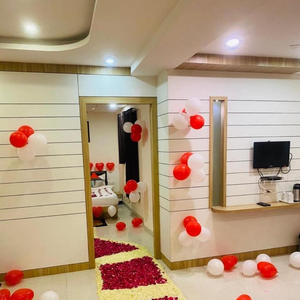 In-room safe, soundproofing, free WiFi, bed sheets