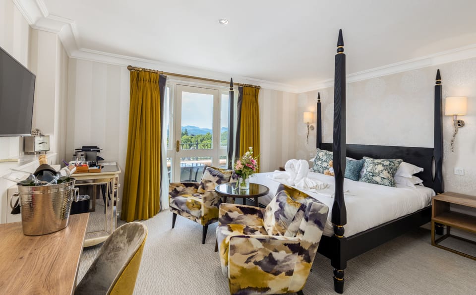 Signature Double Room, 1 King Bed, Lake View, Lakeside | Individually decorated, individually furnished, desk, iron/ironing board