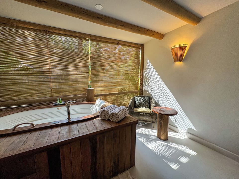 Jetted tub