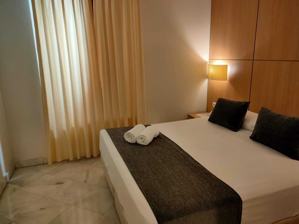 Junior Suite | Premium bedding, down comforters, minibar, in-room safe