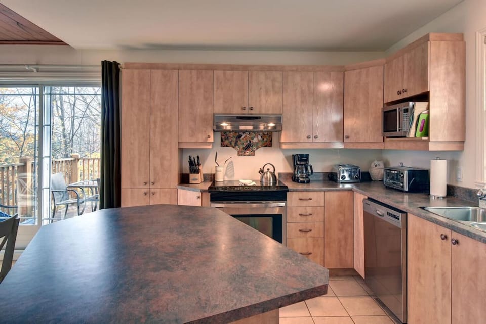 `Amazing house. Clean and spacious. Ali has been really nice. It was a nice experience!`