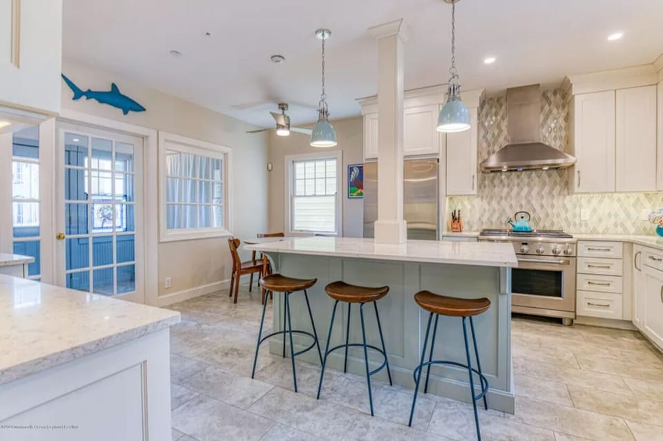The amazing kitchen . . .