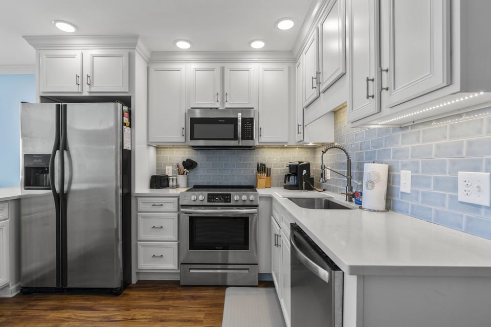 All modern appliances to make meal preparation a breeze.