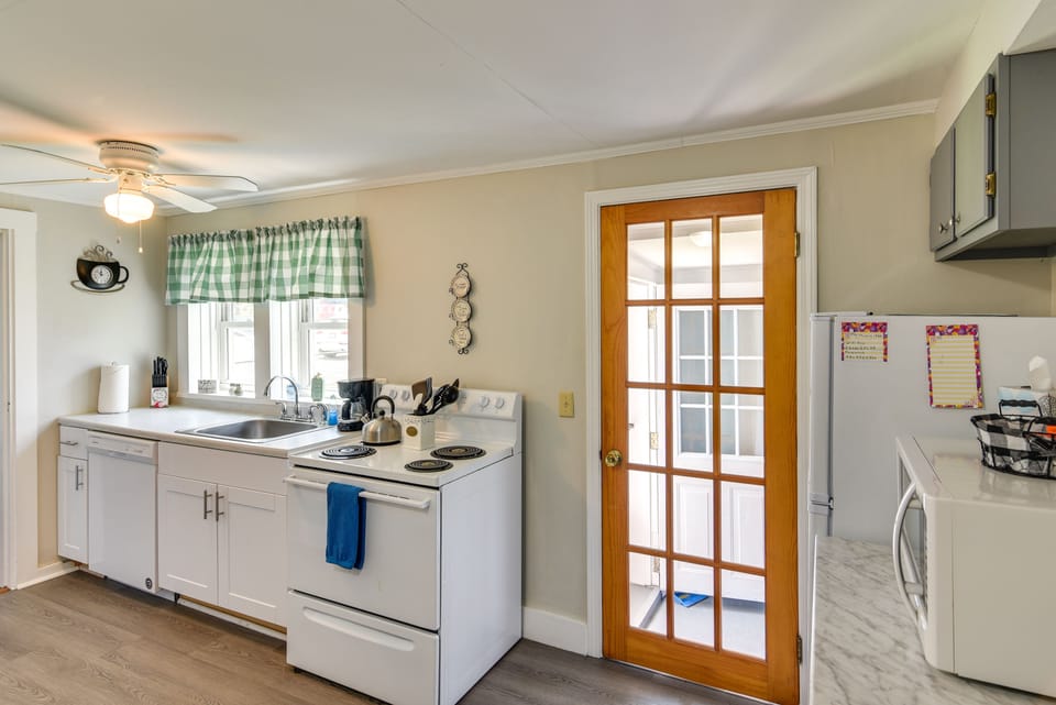 Fully Equipped Kitchen | Toaster | Blender