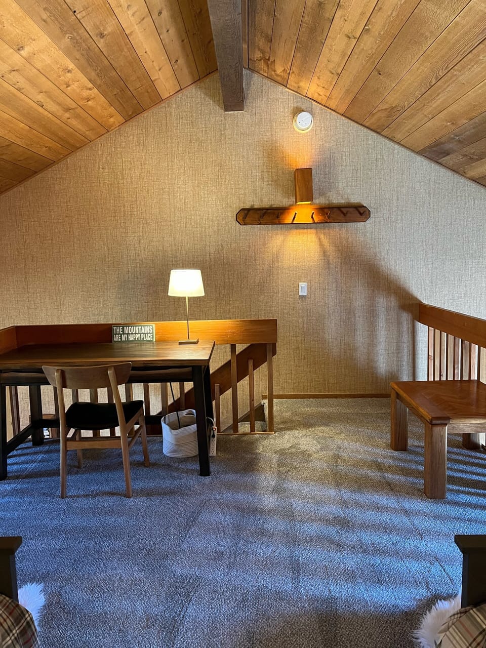 Spacious loft with desk and two twin beds