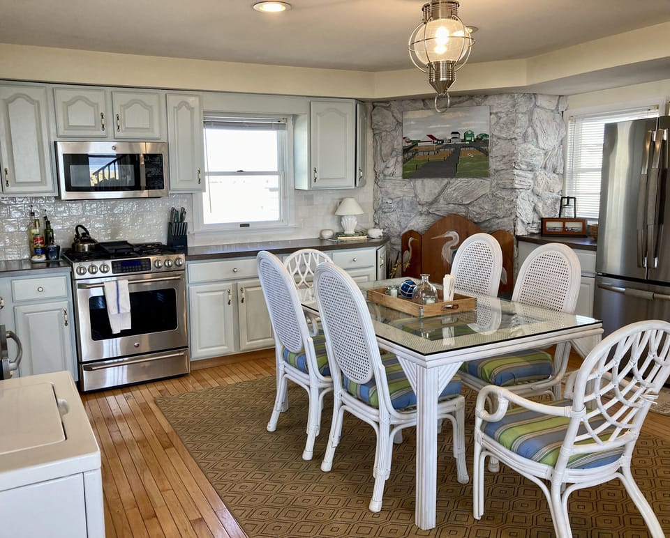 Large eat-in kitchen