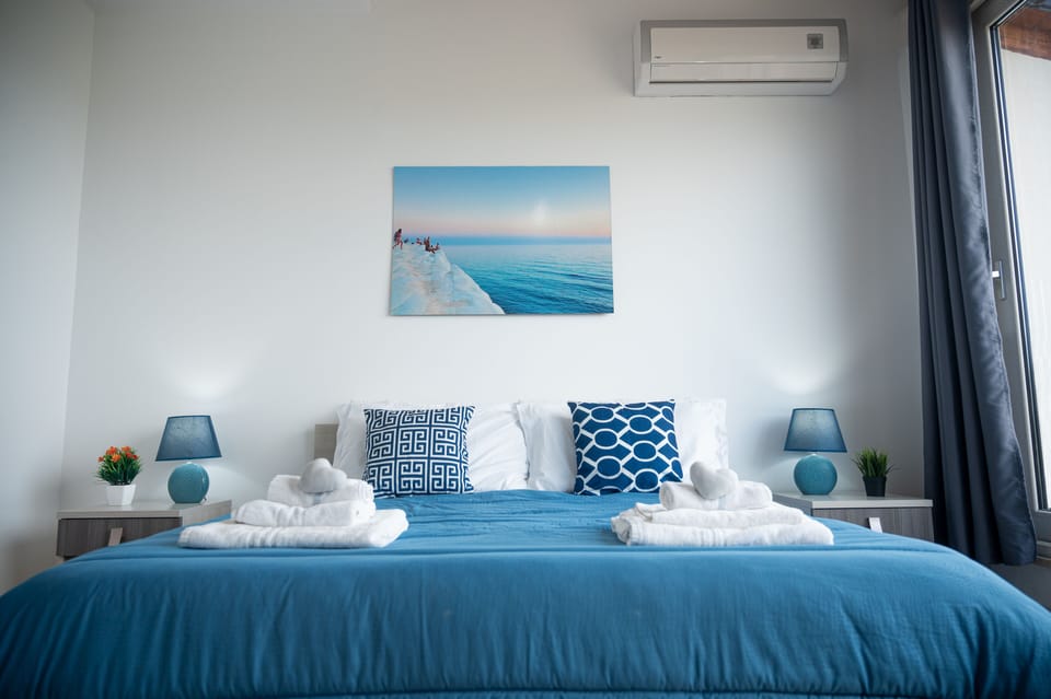 Deluxe Double Room, Balcony | Hypo-allergenic bedding, down comforters, in-room safe