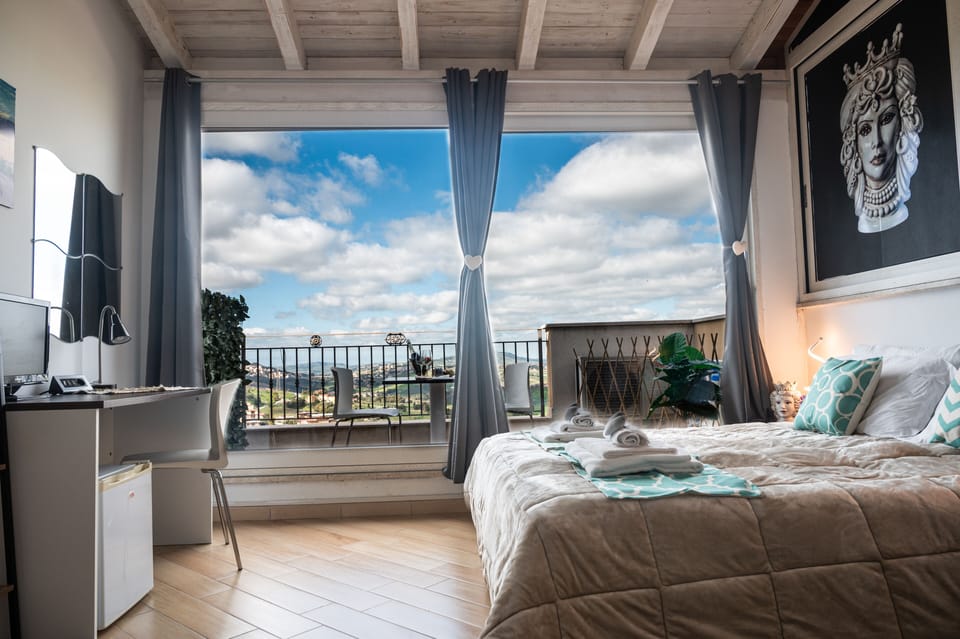 Luxury Double Room, Balcony | Hypo-allergenic bedding, down comforters, in-room safe