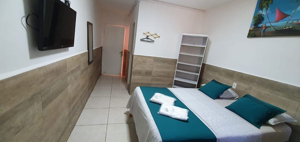 Standard Room Duplo | Minibar, desk, blackout drapes, iron/ironing board