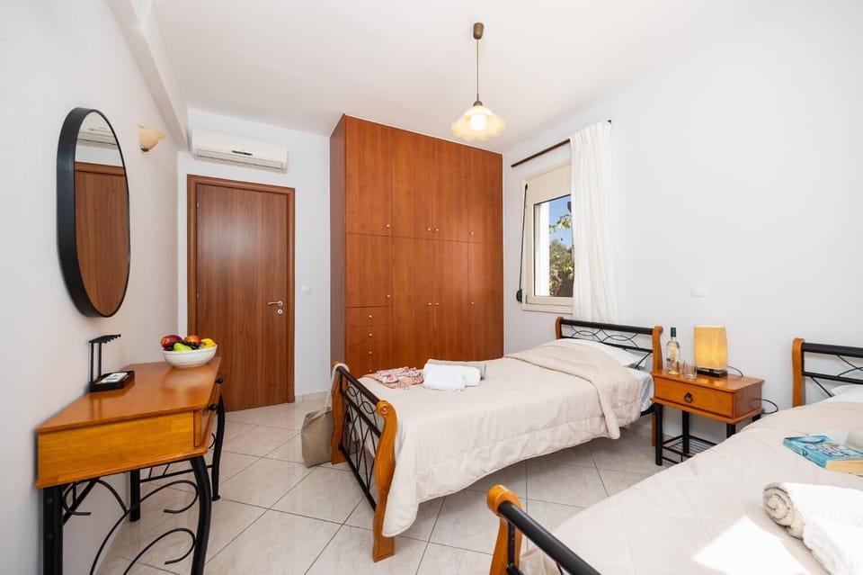Twin bedroom with A/C