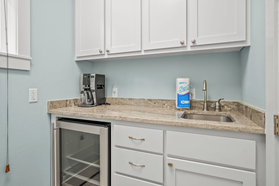 Laundry Room, Wet Bar