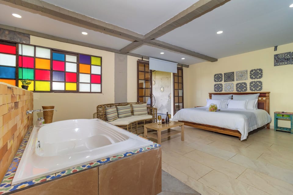 Suite | Premium bedding, individually decorated, rollaway beds, free WiFi