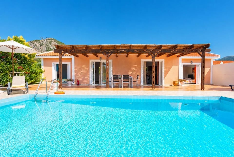 Beautiful villa with private infinity pool and terrace