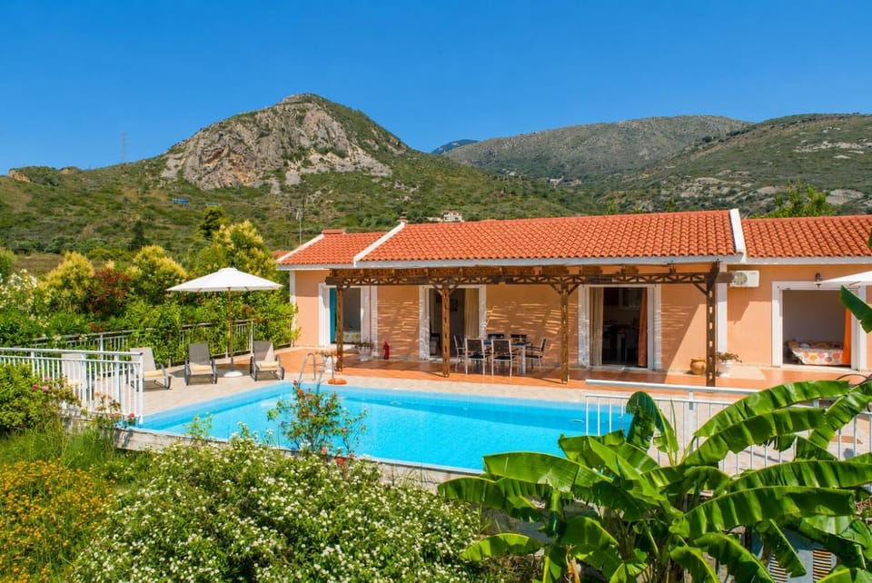 Beautiful villa with private infinity pool and terrace