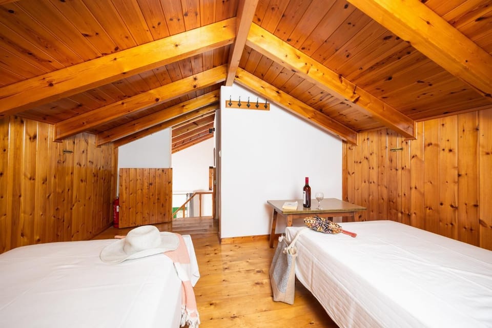 Twin bedroom with A/C and en suite W/C