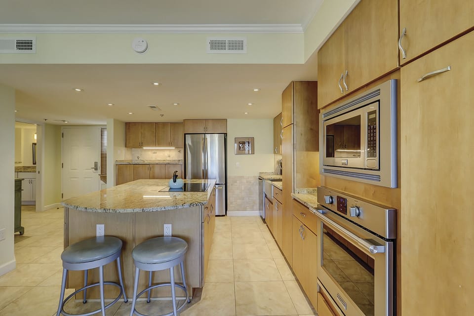 Kitchen and Bar Area