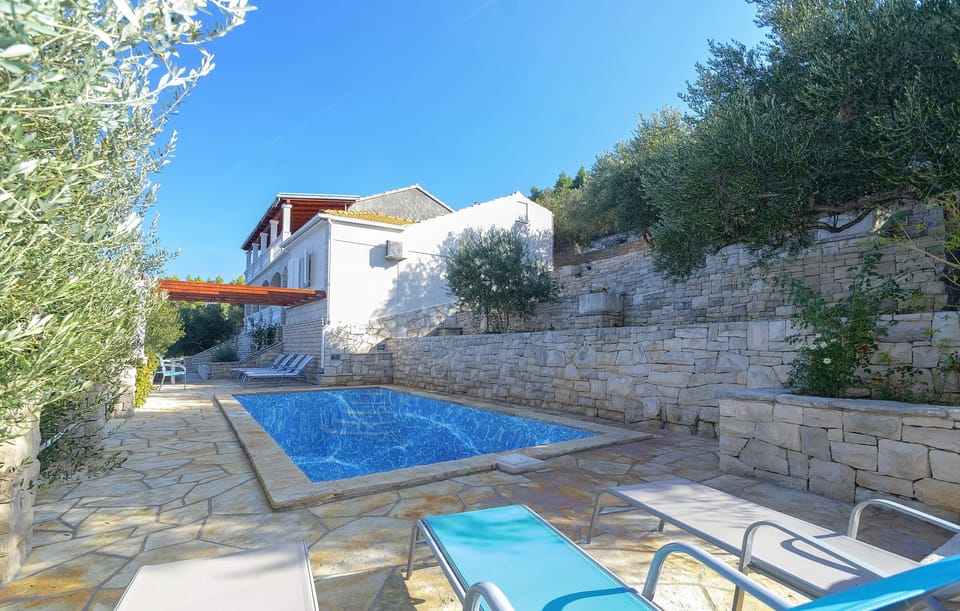 House (Four Bedroom House with Pool) | Pool