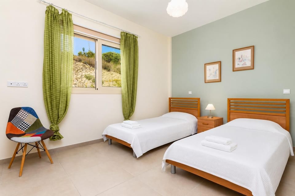 Twin bedroom on ground floor with en suite bathroom and A/C