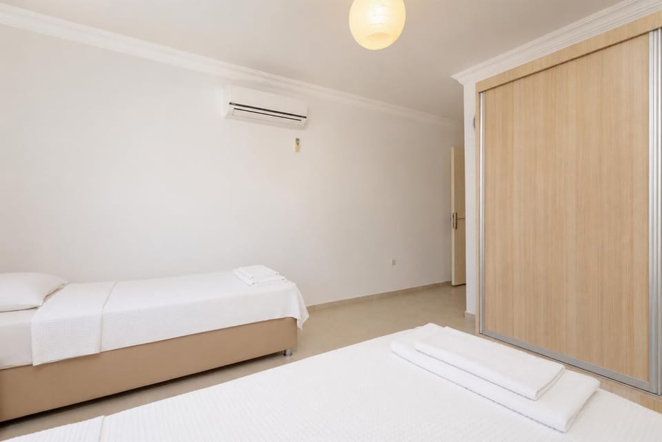 Twin bedroom with en suite bathroom, A/C, and balcony access