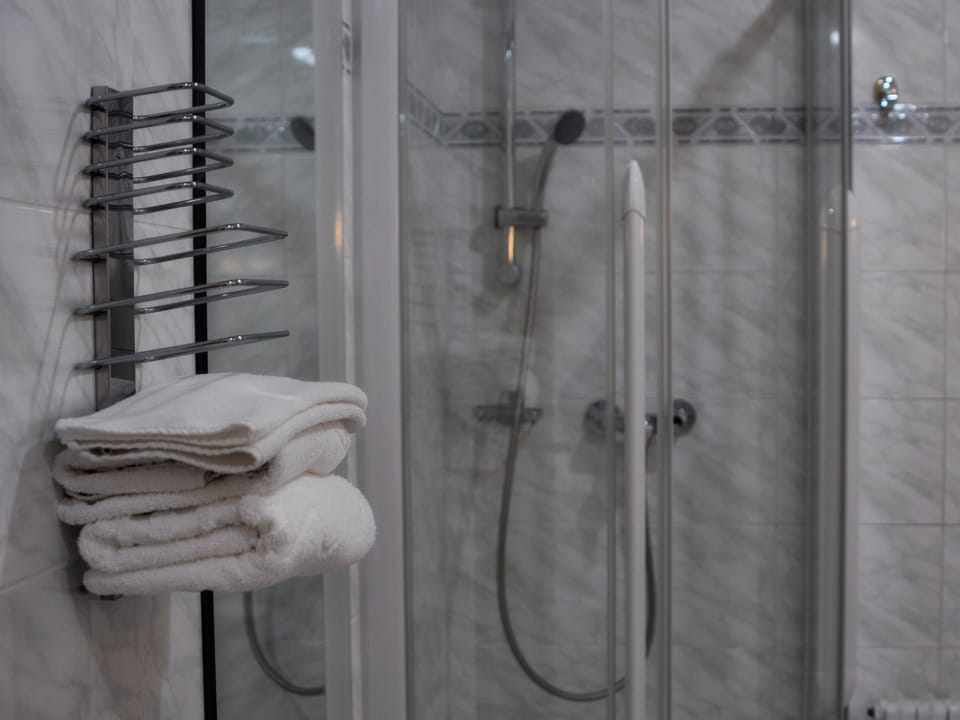 Suite | Bathroom shower