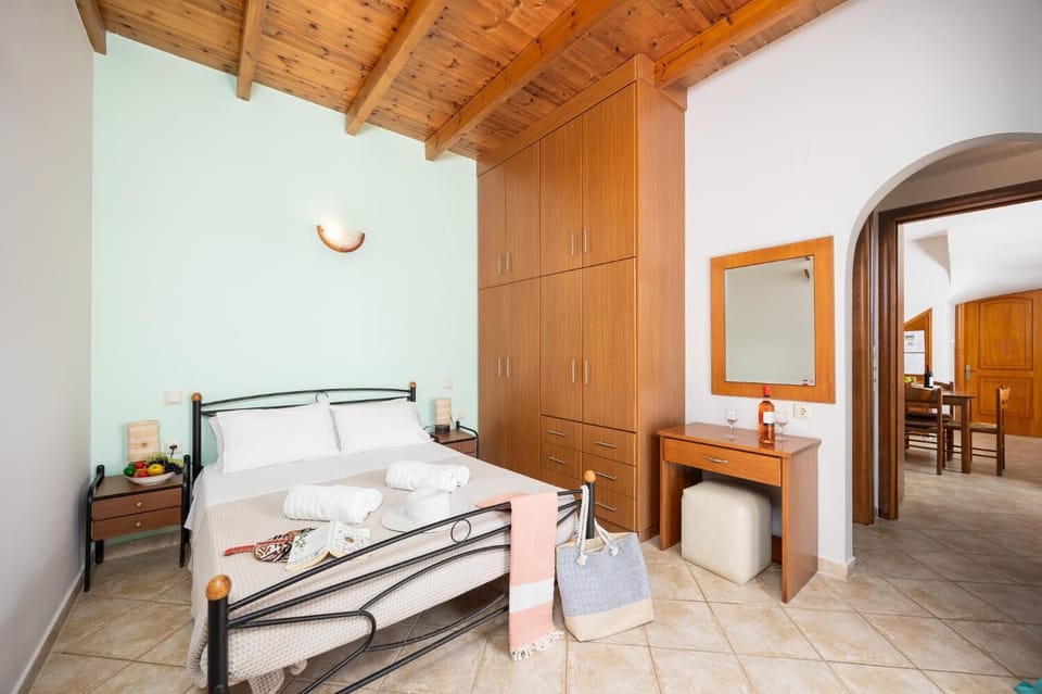Double bedroom with en suite bathroom and A/C